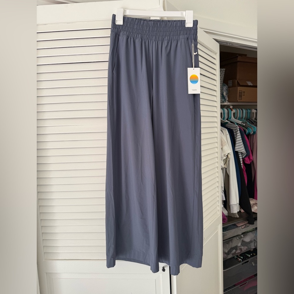Vuori Villa Wideleg Pants in Azure, size Small *Short length inseam*